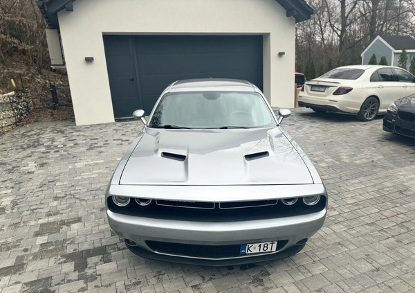 Dodge Challenger cena 127000 przebieg: 123000, rok produkcji 2017 z Kraków małe 137